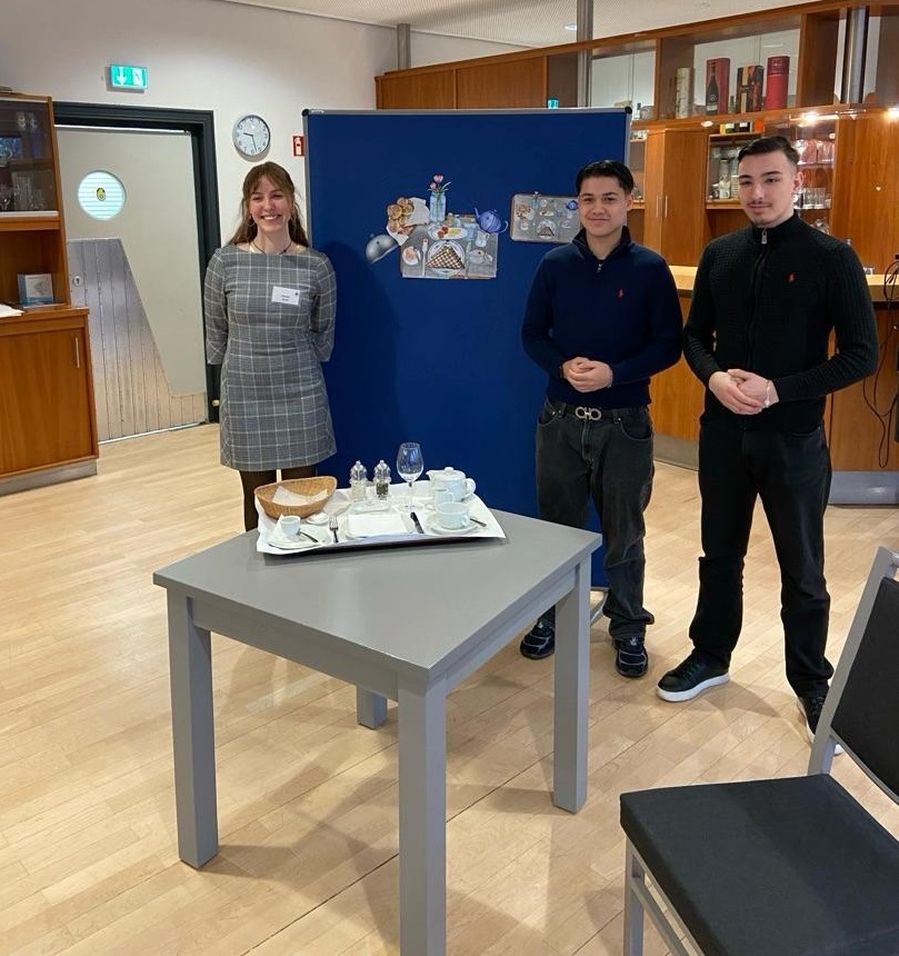 „Auszubildende – Studierende – Ausbildende: Von der Ausbildung zur Führungskraft“